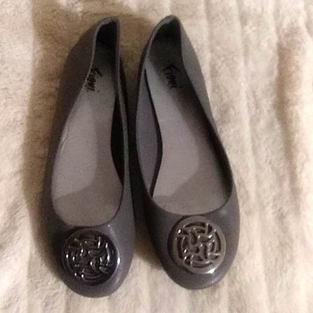 Fioni Gray Flats sz 8